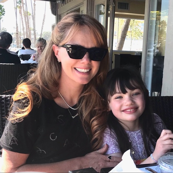 Meet your Posher, Ashley ❤️ - Picture 2 of 2